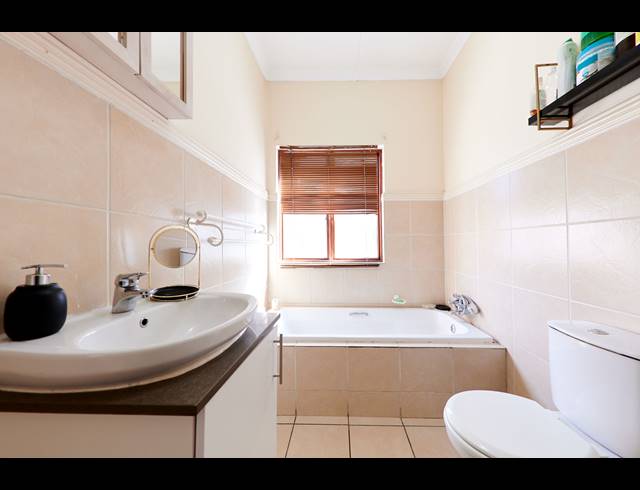 2 BEDROOM CLUSTER FOR SALE IN NOORDWYK